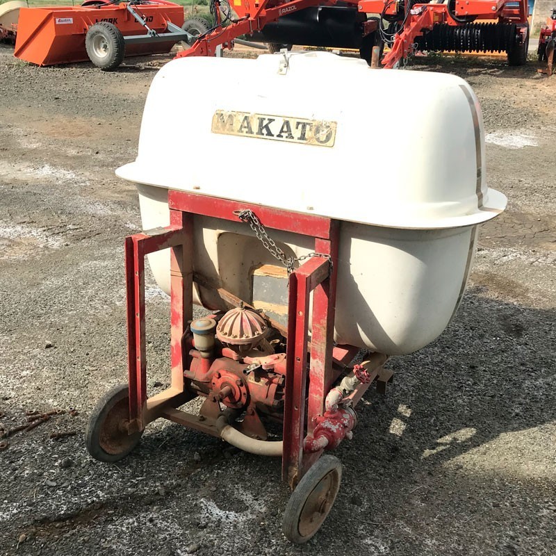 PULVERIZADOR MAKATO 400 LITROS