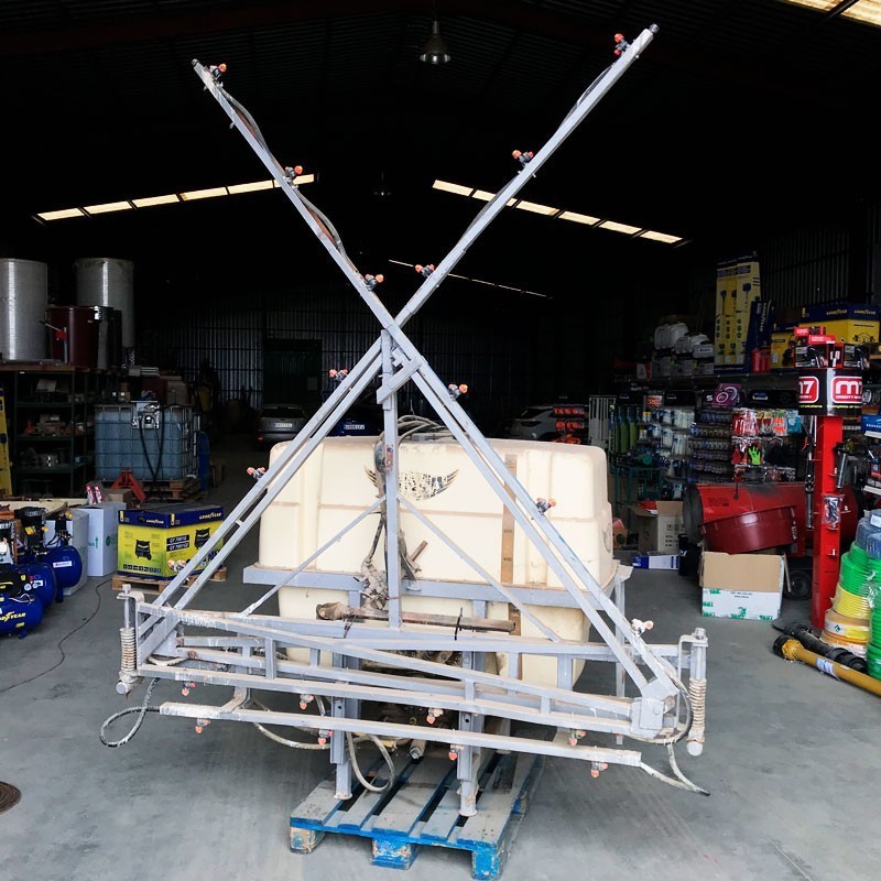 Pulverizador MAKYSA 800 litros 12 metros