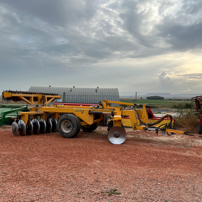 GRADA DE 24 DISCOS GASCON CON RODILLO