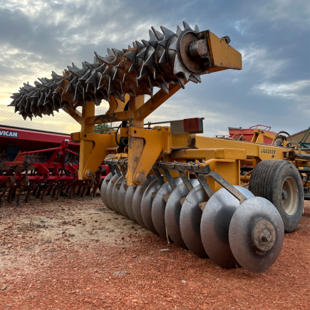 GRADA DE 24 DISCOS GASCON CON RODILLO