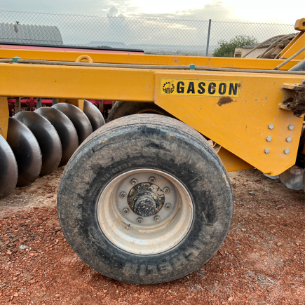 GRADA DE 24 DISCOS GASCON CON RODILLO