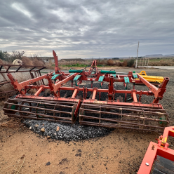 CHISEL CON RODILLO KVERNELAND 2