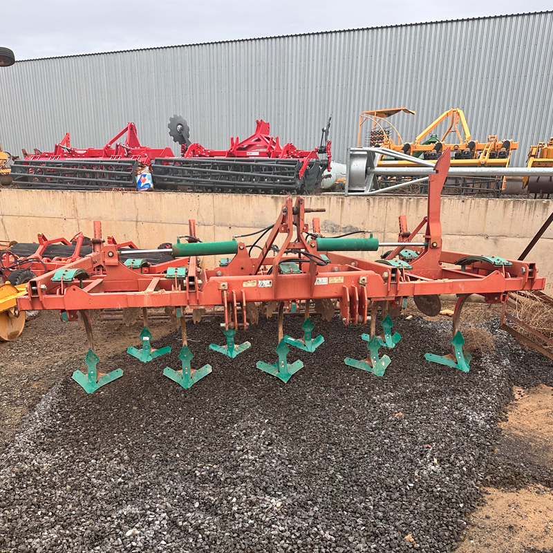 CHISEL CON RODILLO KVERNELAND