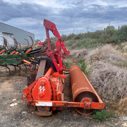 ROTOVATOR HOWARD HR 40 3 METROS CON RODILLO Y TRIPUNTAL 2