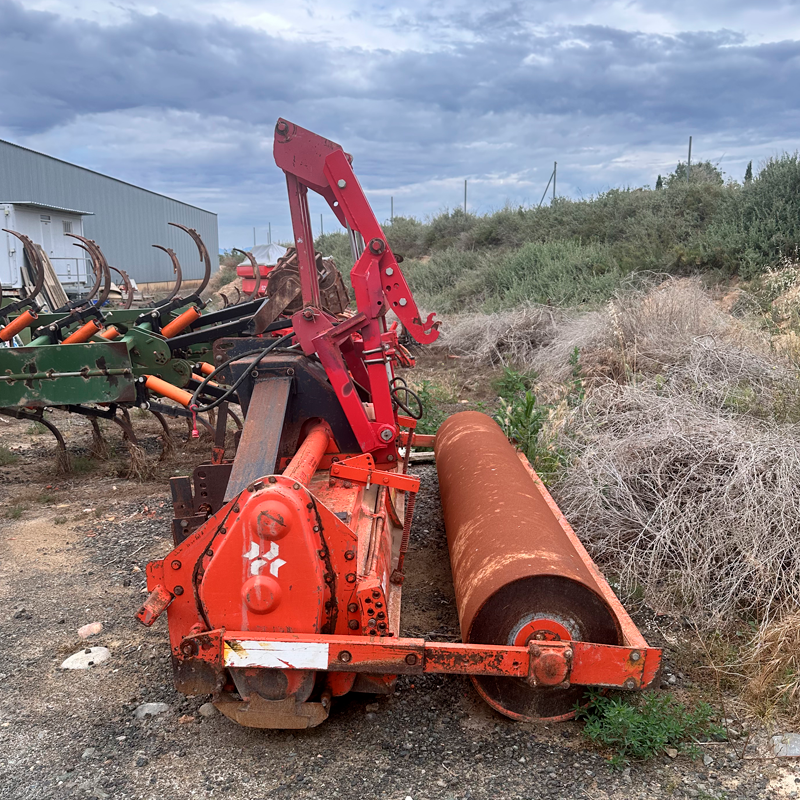 ROTOVATOR HOWARD HR 40 3 METROS CON RODILLO Y...