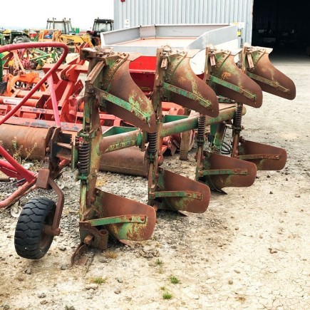 ARADO NOVEL 4 SURCOS HIDRAULICO