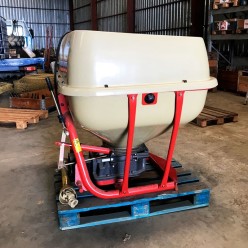 ABONADORA PENDULAR AGUIRRE 700 LITROS 2