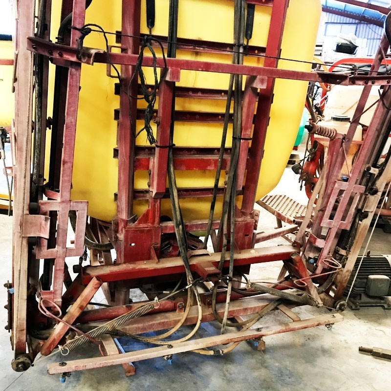 PULVERIZADOR HARDI SUSPENDIDO 12M 1000 LITROS