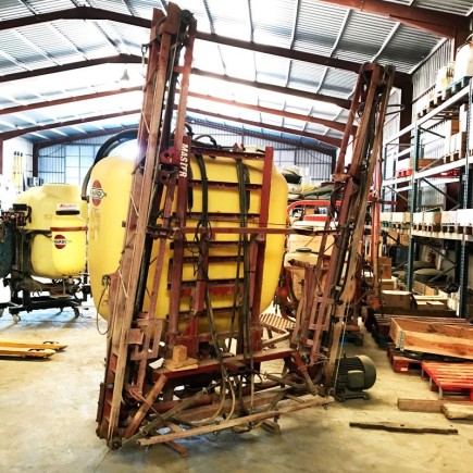 PULVERIZADOR HARDI SUSPENDIDO 12M 1000 LITROS