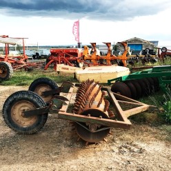 Rodillo de Clavos con Ruedas 2
