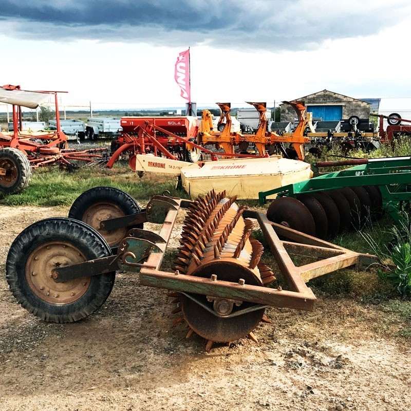 Rodillo de Clavos con Ruedas