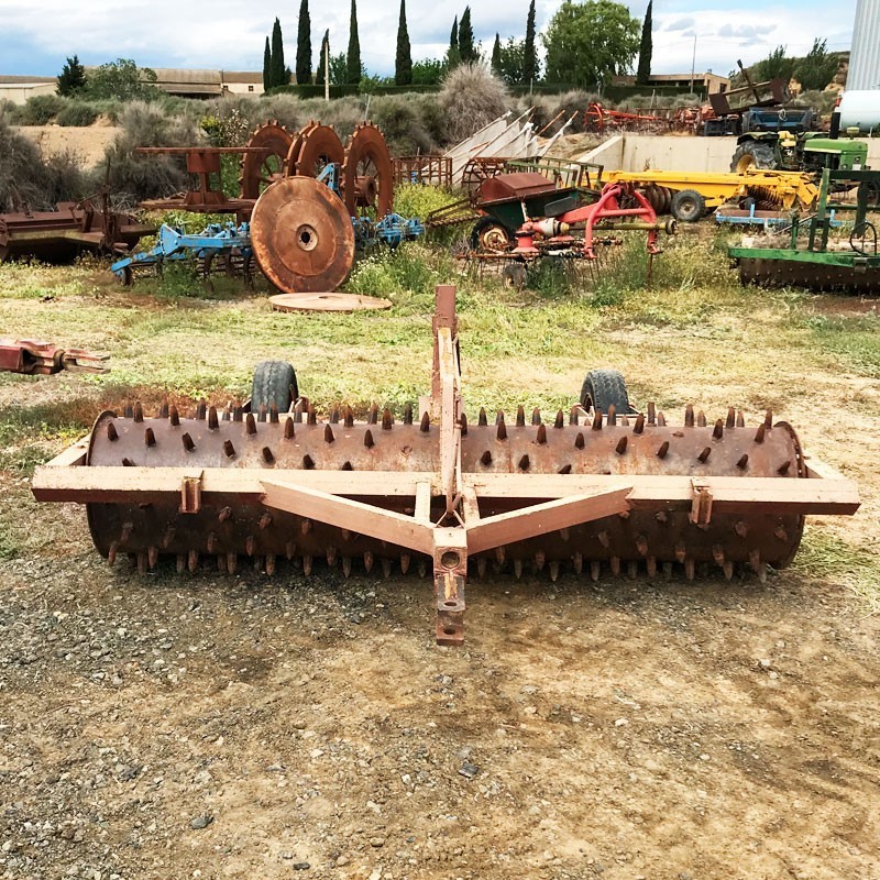 RODILLO CLAVOS 2,5 METROS CON RUEDAS