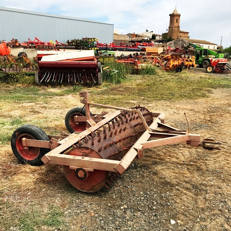 RODILLO CLAVOS 2,5 METROS CON RUEDAS