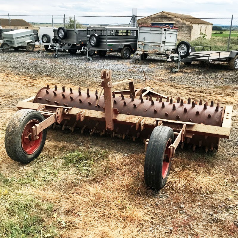 RODILLO CLAVOS 2,5 METROS CON RUEDAS