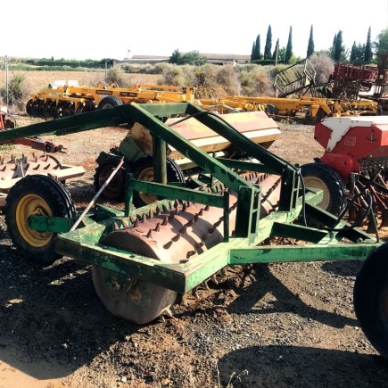 RODILLO CON CLAVOS 250X60 CON TRIPUNTAL