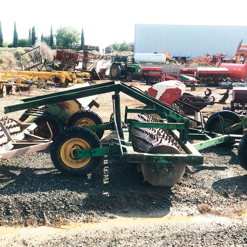 RODILLO CON CLAVOS 250X60 CON TRIPUNTAL